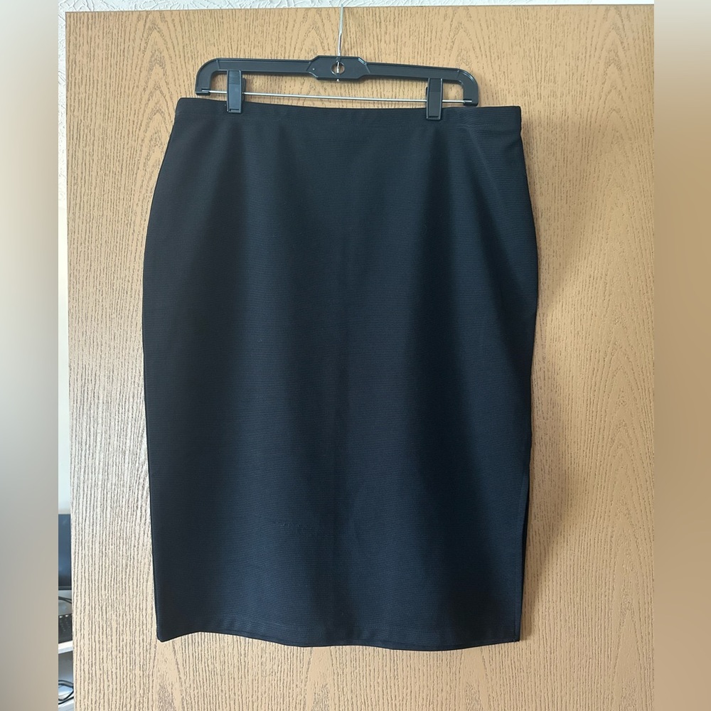Decree Ribbed Pencil Skirt